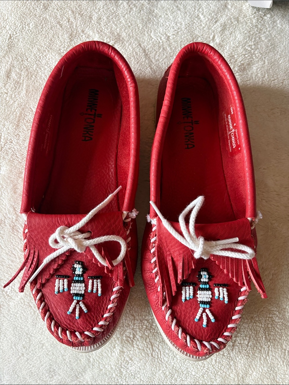 Minnetonka women’s Red Beaded Thunderbird Moccasins size 8